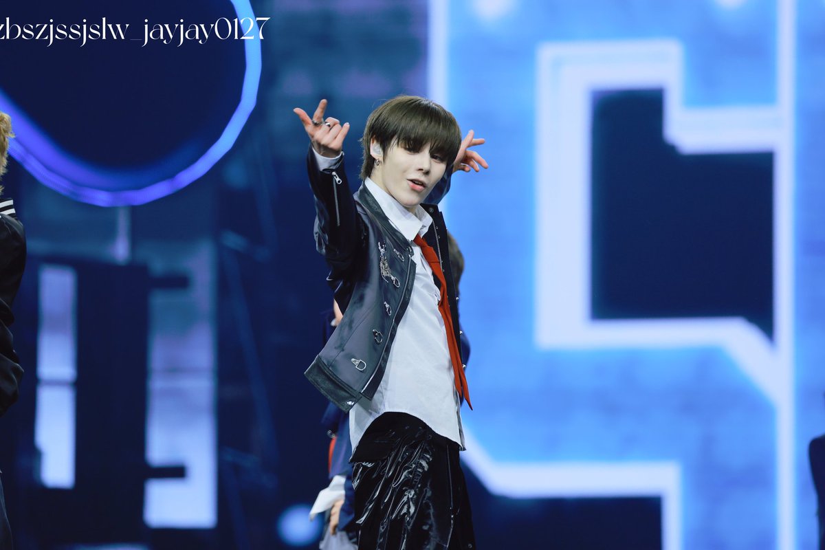 junnggle's tweet photo. 不知道咋p了先po一张，，
#JustinJay #JJ
#takagijustinjay
#SMTR25
#SMTOWN  
#SMTOWN2025 #SMTOWN_LIVE https://t.co/vnCJAJfsxn