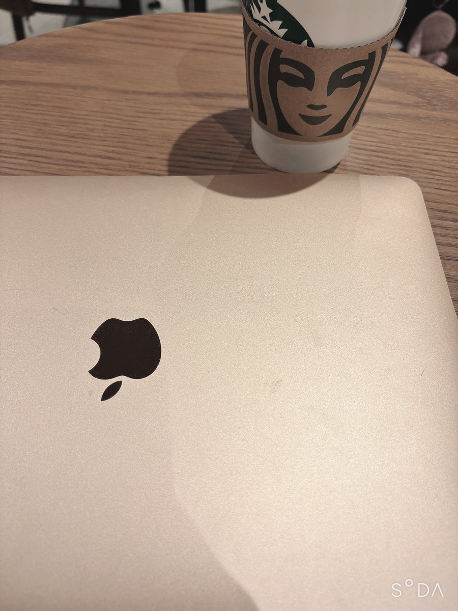 misato_okm's tweet photo. スタバで作業中☕️
隣のおじさまが、コーヒーを飲む前に小さく「いただきます」をされていて感動✨
私もこういう素敵な人になりたいな https://t.co/xJ1tJR4EMe