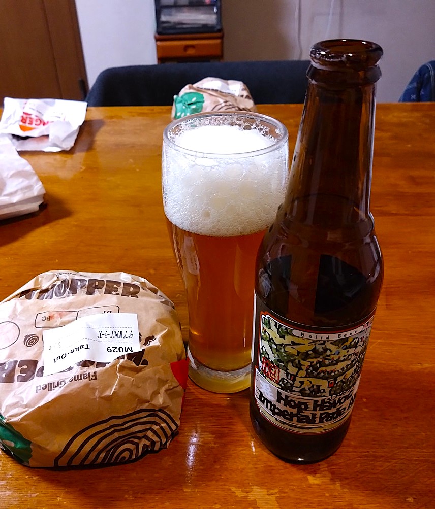 Bitter beer like IPA would go well with #Whopper, so paired it with HopHavoc_ImperialPaleAle by #BairdBeer, but it was too bitter. IBU80!!! AVB6.5%

ワッパーにベアードのホップハボックあうかと思ったが苦すぎた IBU80
 #CraftBeer #クラフトビール