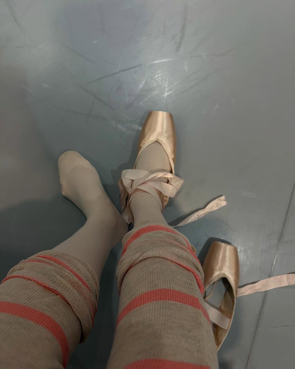 ︎︎
꒰ #𝒎𝒂𝒓𝒄𝒆𝒍𝒍𝒔𝒂𝒏𝒆 ꒱  Taking a moment to reconnect with my body and soul through movement—there’s something magical about expressing yourself without words. Ballet is my way of finding beauty in discipline and strength in grace   🩰 . . .
︎︎