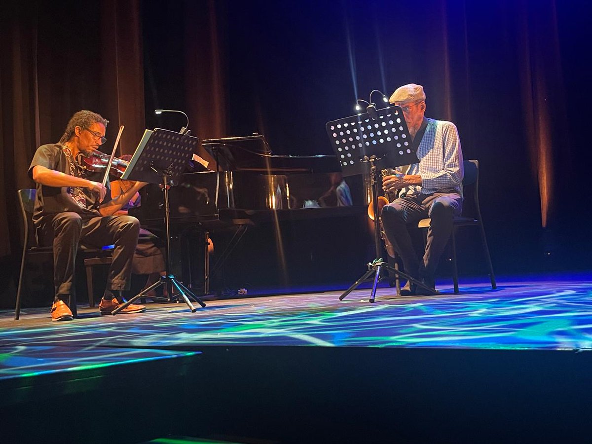 🎉 Un Élan de Solidarité et de Gratitude en faveur des sinistrés de l'île de #Mayotte 🌍

Humanity For The World (HFTW) est fière d’avoir remis un chèque de 1 000 € au Lions club de Fort De France doyen des Antilles Guyane françaises, grâce au succès du concert caritatif.