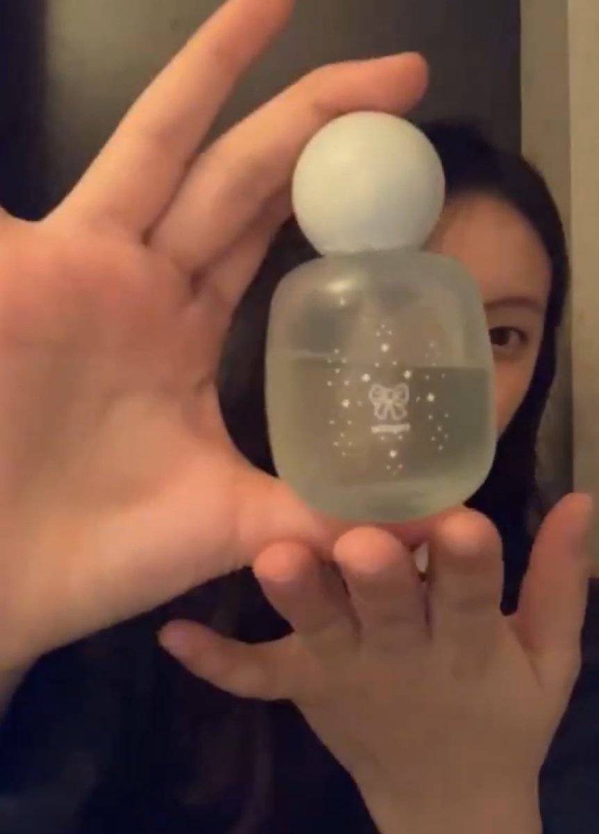 ヘインちゃんの香水これだ！ 弘大にあるショップのディスプレイも