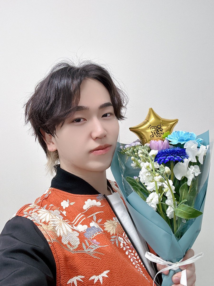 tekitoism's tweet photo. てきステージ！
〜新年あけましておめてきと〜

無事2部とも大成功で終わりました！！！！！！！✨️✨️✨️✨️

イベントに来てくれた方、一緒に盛り上げてくれて本当にありがとうございました😭😭😭😭

最高の初イベントになった！！！！！！
謝謝！！！！！！！！！！！！🐮🐮

#てきステージ 
#てきと