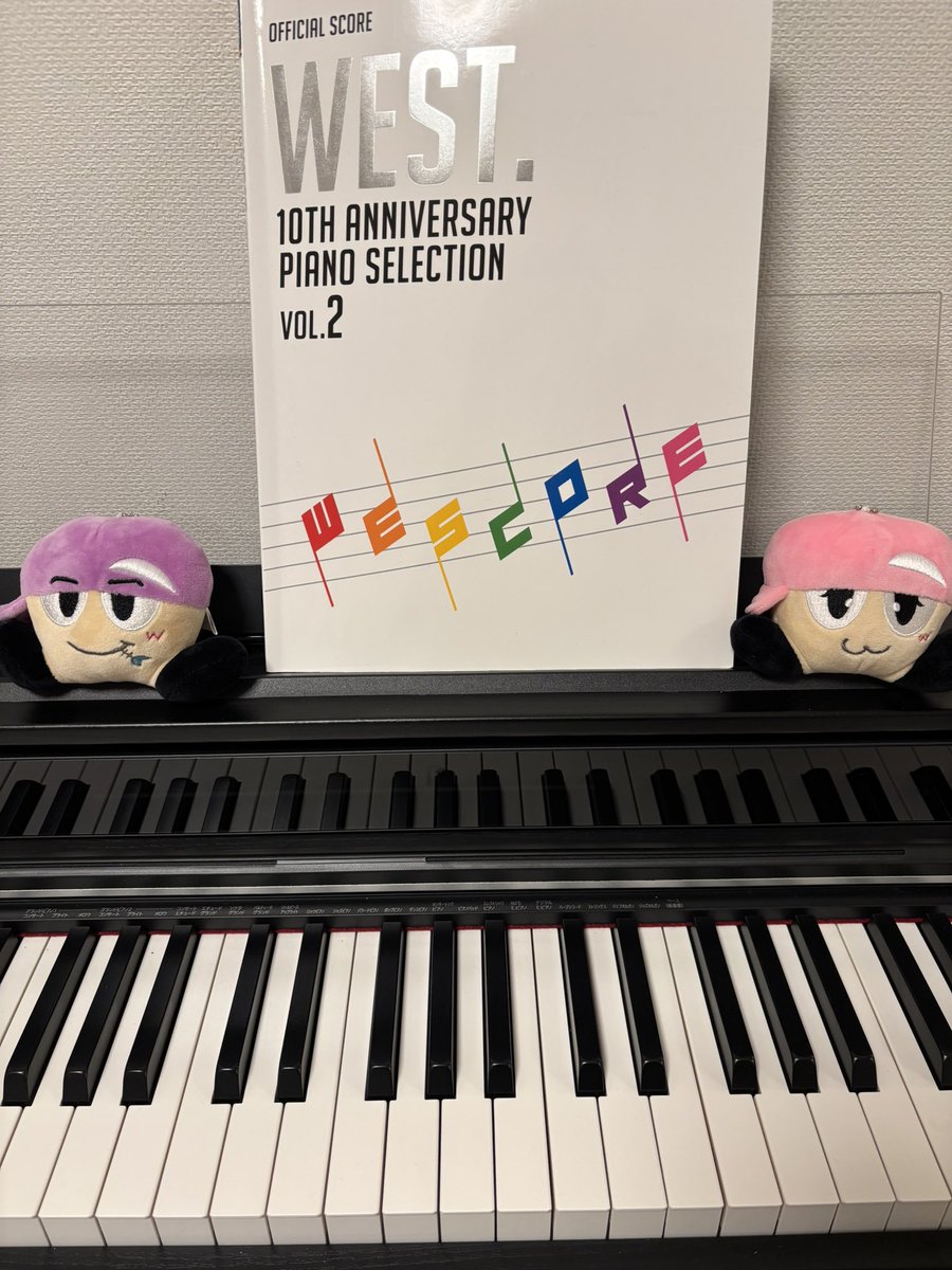 umana0207's tweet photo. WEST.の曲が弾いてみたくて
ピアノを習うと決めて
今日が初回のレッスンでした🎹

独学では
分からなかったところや
弾きやすい指も教えてもらえて
ちょっとだけ進歩🐾

楽譜とCDを行き来すると
今まで気付かなかった発見もあって
改めて曲の良さを実感してます🌈

#WESCORE https://t.co/gBx9fwiNyB