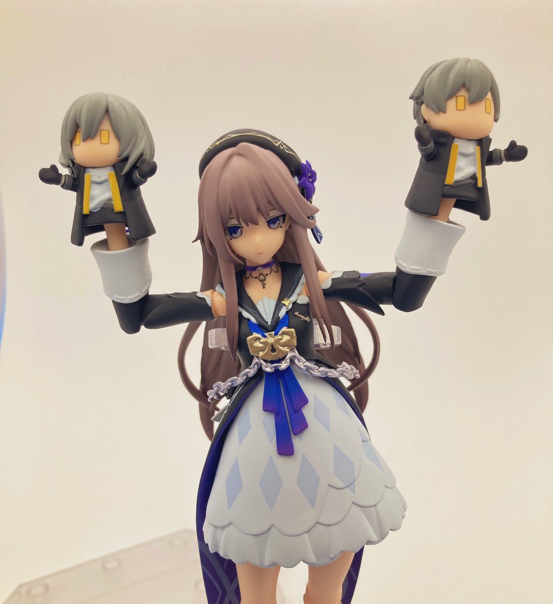 アメイジングヤマグチ、リボルテックのヘルタ(黒塔)。武器や肖像画