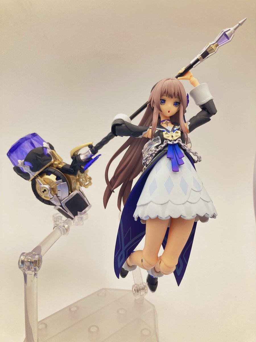 アメイジングヤマグチ、リボルテックのヘルタ(黒塔)。武器や肖像画