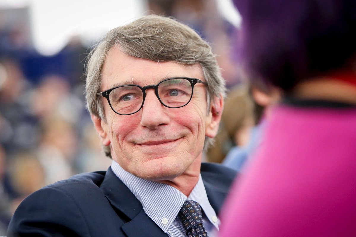 Piero_De_Luca's tweet photo. Tre anni fa ci lasciava #DavidSassoli. Il suo sorriso, la sua umanità, la sua passione europeista, sono fonte di ispirazione per tutti noi. Di fronte alle crisi del nostro tempo, bisogna rafforzare l'UE e continuare a seguire il sogno degli Stati Uniti d'Europa. Ci manchi David. https://t.co/mhh8RtnFmY