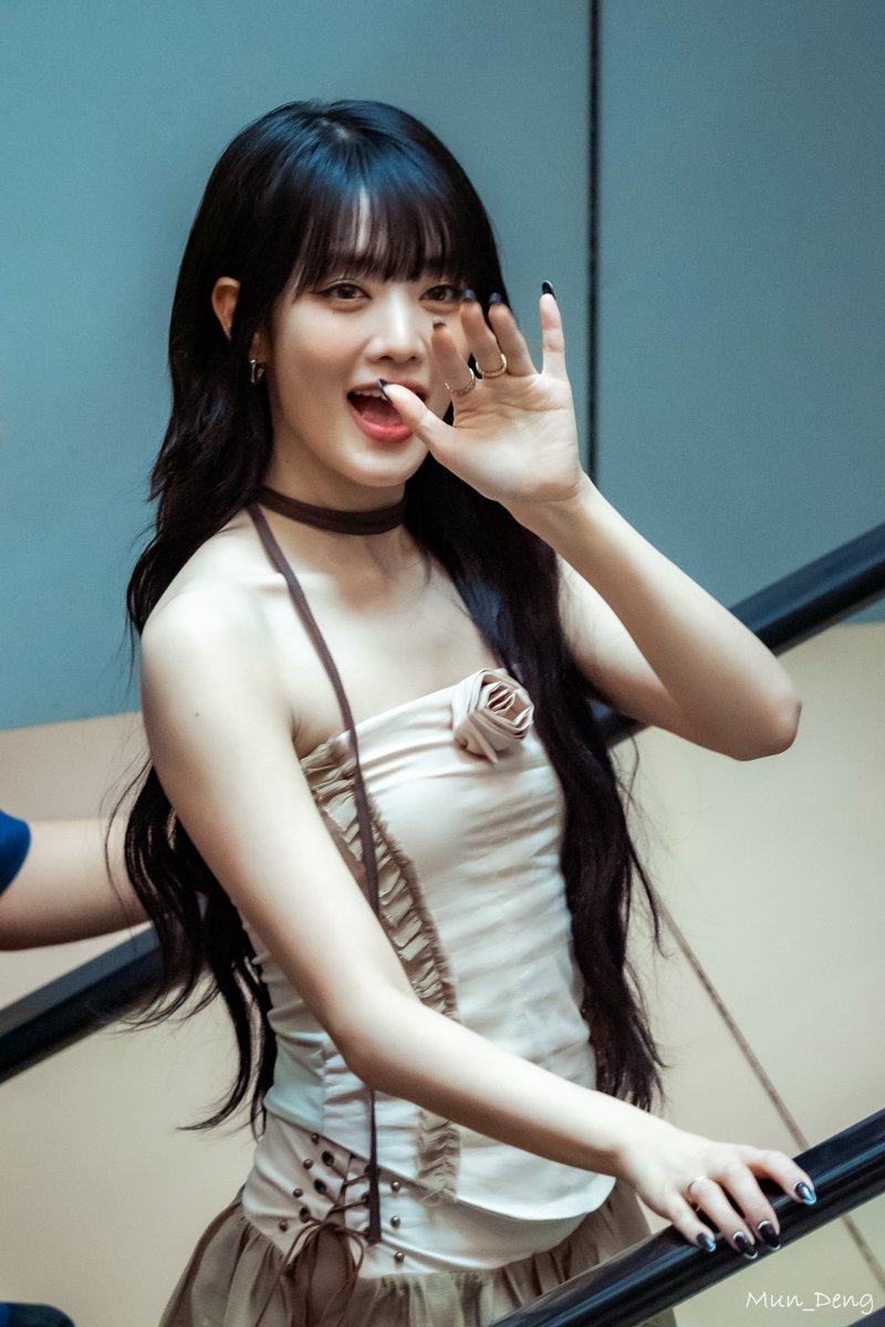 Mun_Deng's tweet photo. 250111 Chagee VivoCity Flagship Store Grand Opening

#GIDLE #여자아이들 
#MINNIE #민니 https://t.co/KfcBobhbml