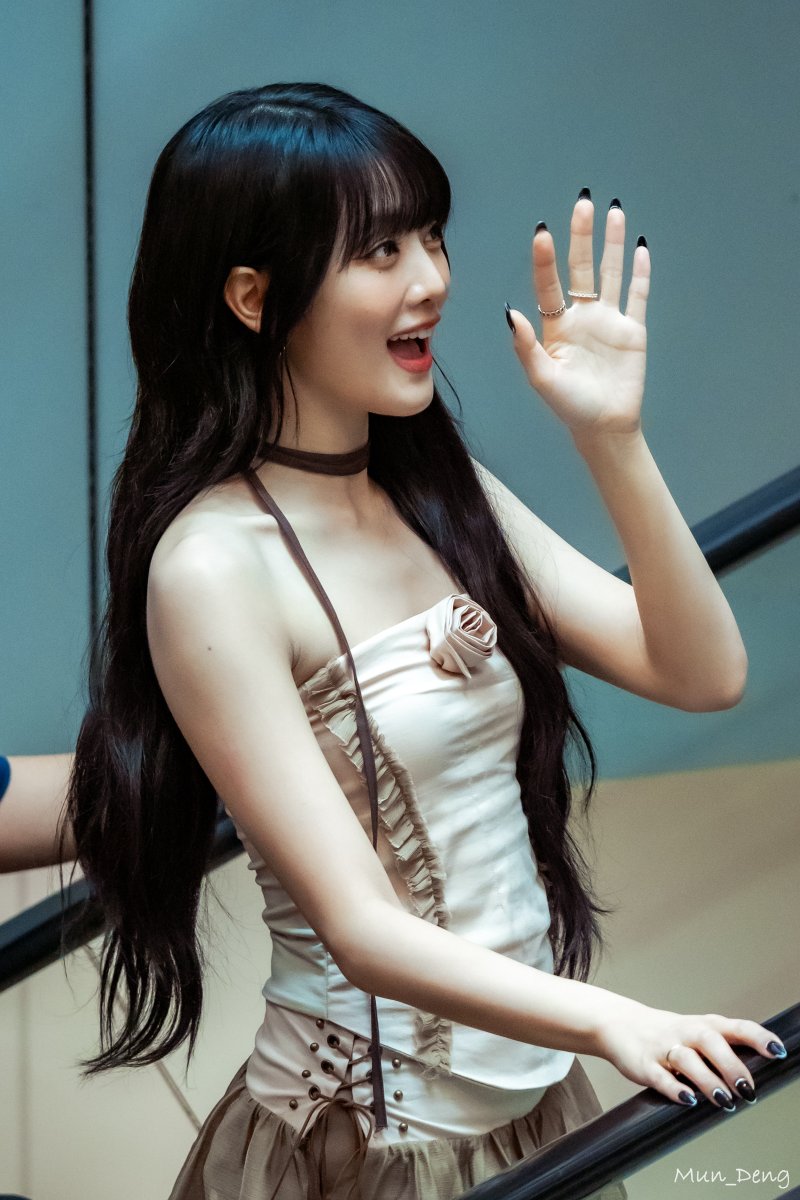 Mun_Deng's tweet photo. 250111 Chagee VivoCity Flagship Store Grand Opening

#GIDLE #여자아이들 
#MINNIE #민니 https://t.co/KfcBobhbml
