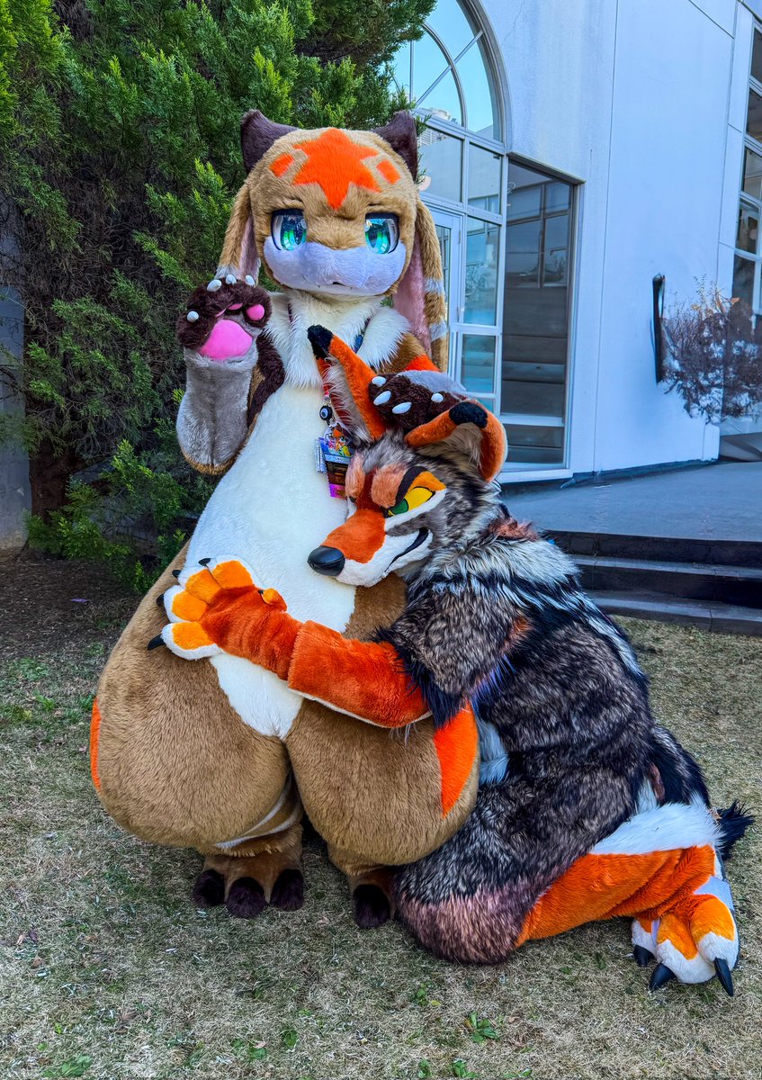 Was so happy to meet armkun-san and hug his belly!! He is a very good meat dragon 🍖🐉🥰❤️💕