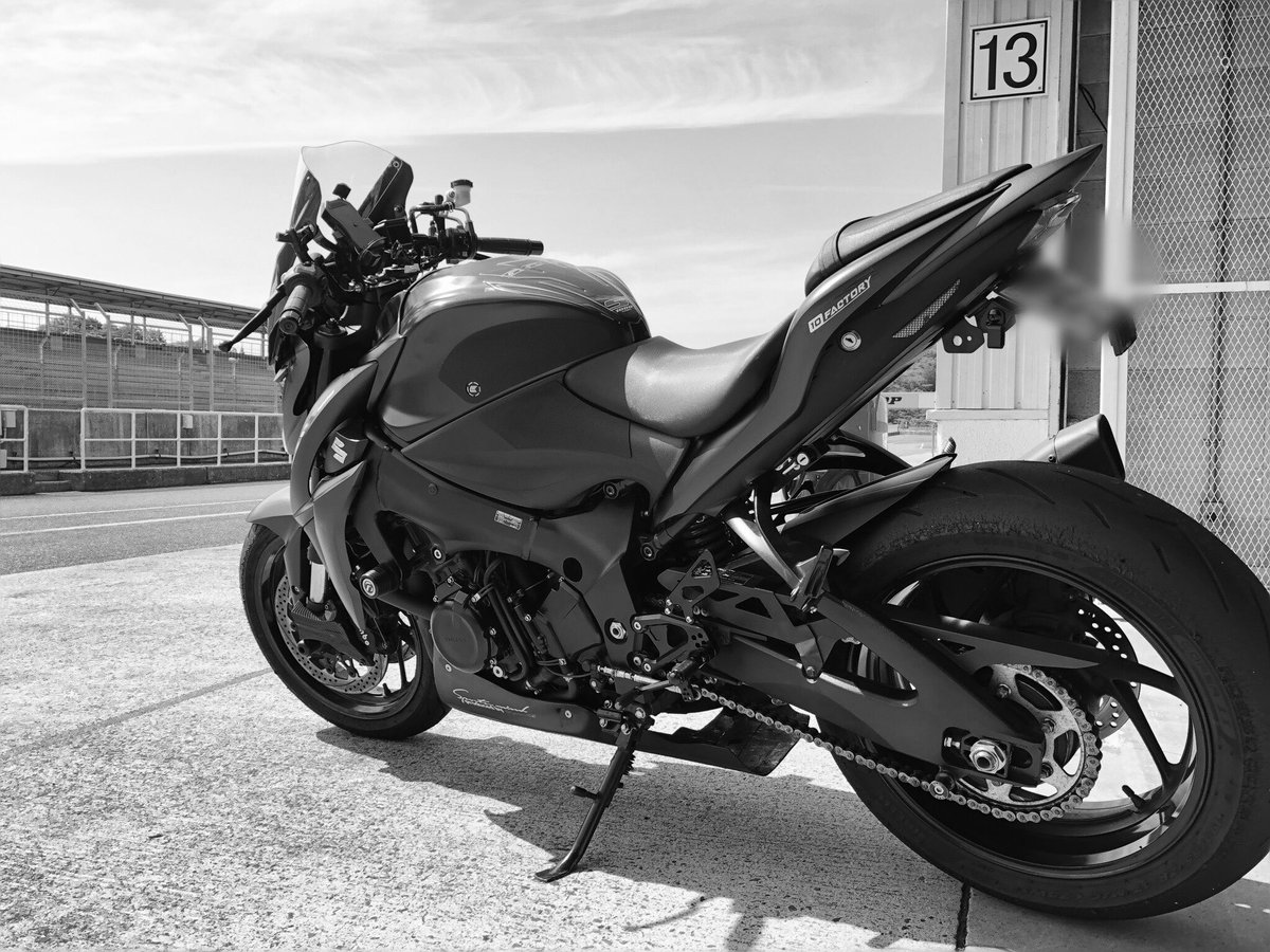 racing5729's tweet photo. #モノクロにするとカッコイイ選手権
#GSXS https://t.co/XcGnIATFcS