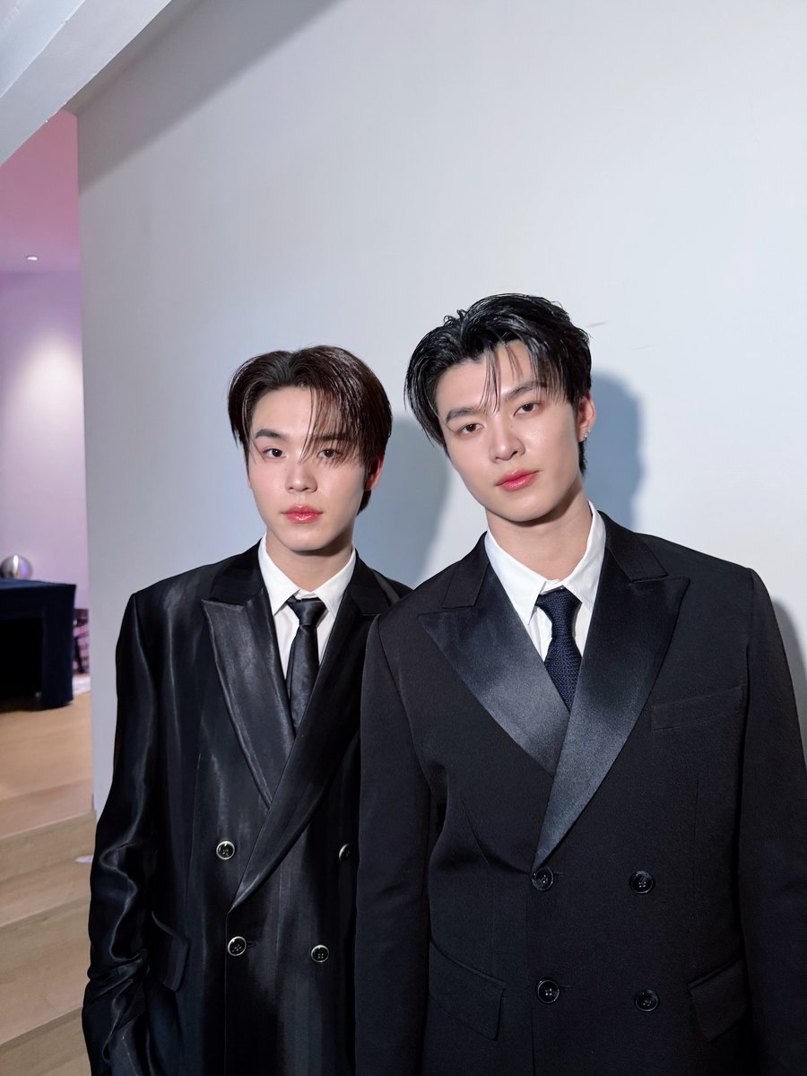 MchoiceTH's tweet photo. นี่มันสูทดำหรือสูทหล่อกันน้า 😎

#MeenPing1stFansignGuangzhou
#Meennicha8 #Pingkrittanun
#MchoiceArtist https://t.co/qQf6OtLcFQ