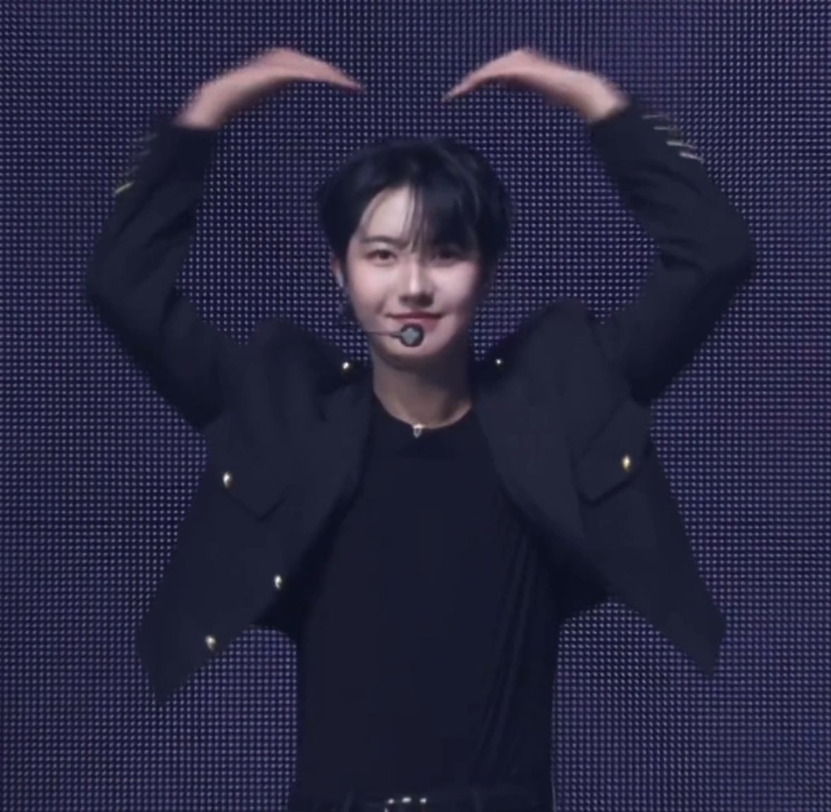 HRJFEED's tweet photo. renjun heart 🫶🏼 https://t.co/StR4y8QH5r