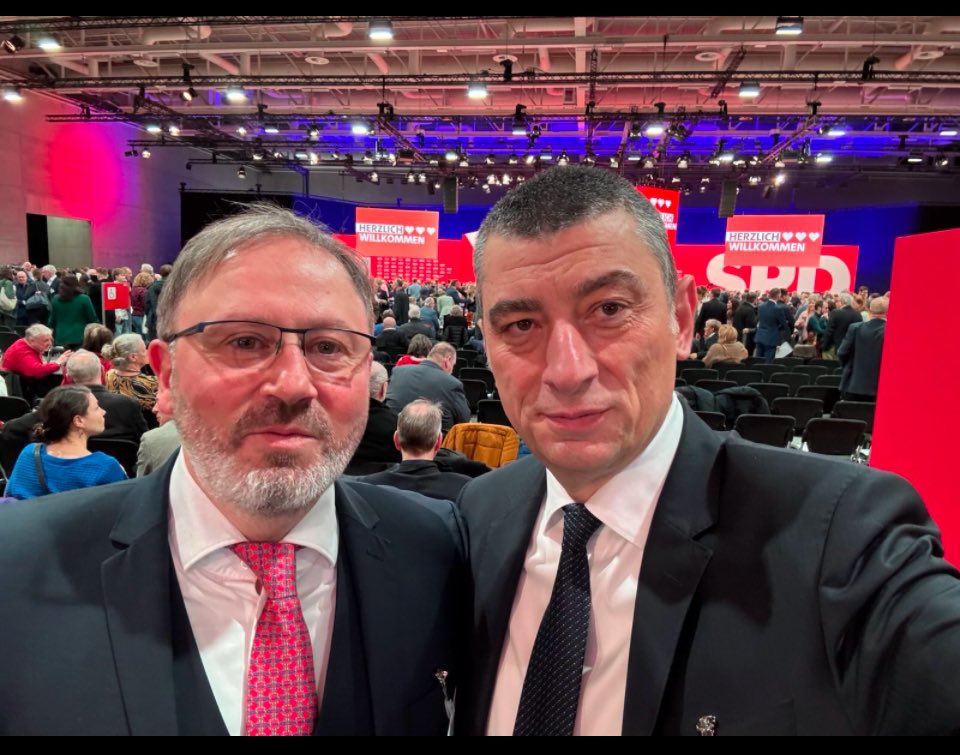 ElgujaKhokrish's tweet photo. Honored to attend @spdde Party Congress with Chairman @GakhariaGiorgi as international guests. Looking forward to deepening cooperation between our parties. 🇩🇪🇬🇪 
#SPDparteitag 
#ForGeorgia" https://t.co/Bz8va3yPuk