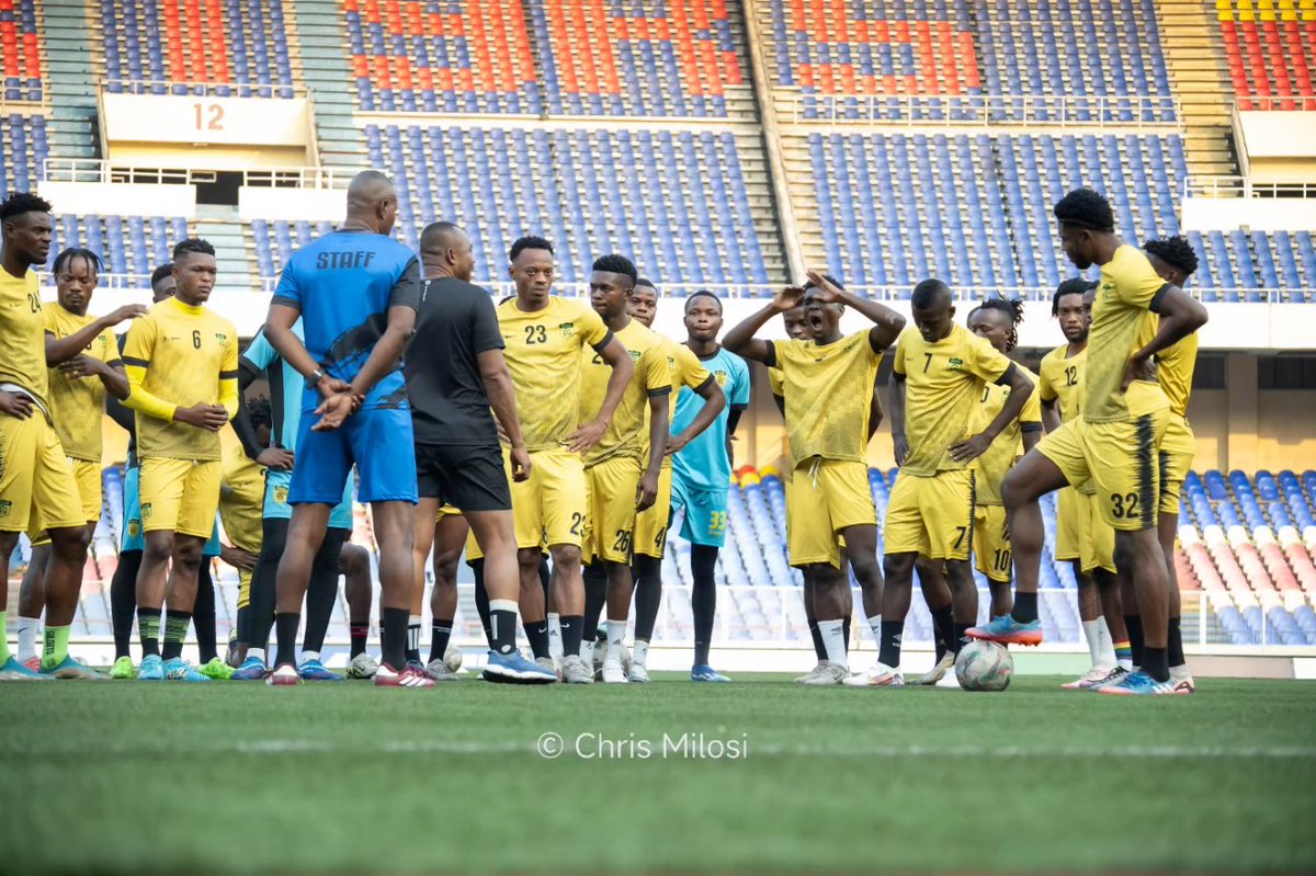 chrismille4's tweet photo. @ASManiemaUnion  affûte ses armes pour affronter @MSundowns FC  cette après-midi au #Stadedemartyrs de la Pentecôte  @CAFCLCC_fr @FecofaRdc  #Kinshasa https://t.co/BrWzrYTlsu
