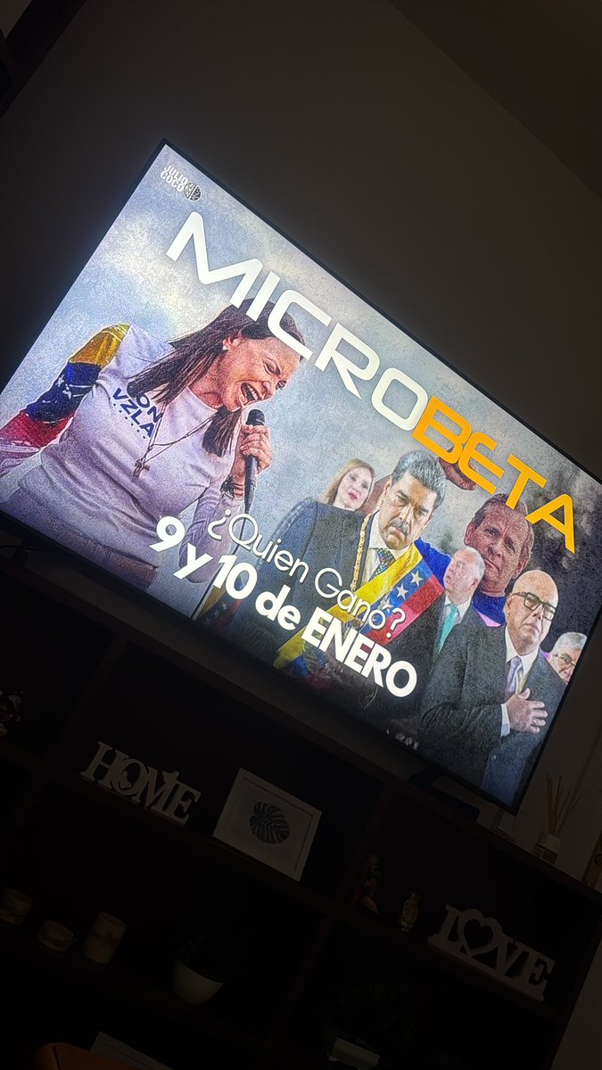 Vielma92's tweet photo. Un café y el #MicroBeta de @Juliococo. https://t.co/Z7k6v1MsYC
