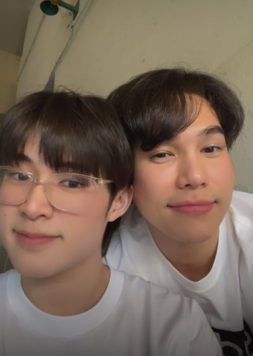mintwithmaxnat's tweet photo. น่ารักกันมาก 🎀⭐️🤍  #ครูพี่ซันน้องเหนือ https://t.co/SPBSEPwuHR
