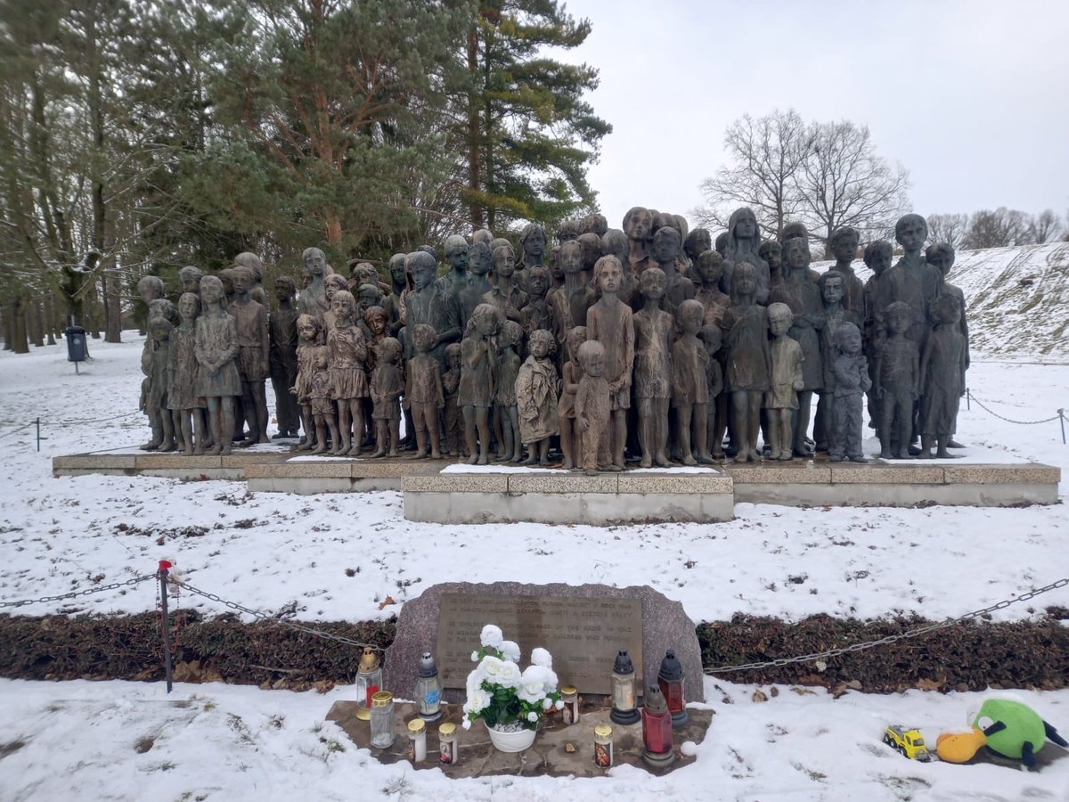 conocer_el_holocausto tweet media