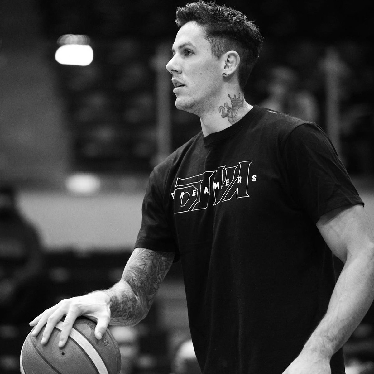 8 Eylülde ,34 yaşında gencecik pırlanta gibi bir insan, bir magandanın 200 promil alkollü bir şekilde aracıyla çarpmasıyla can verdi..
Cinayeti işleyen şahıs 4 ay yatıp şartlı tahliye oldu.
İlkan kardeşimiz için adalet istiyoruz.
Yayalım lütfen #ilkankaramanicinadalet