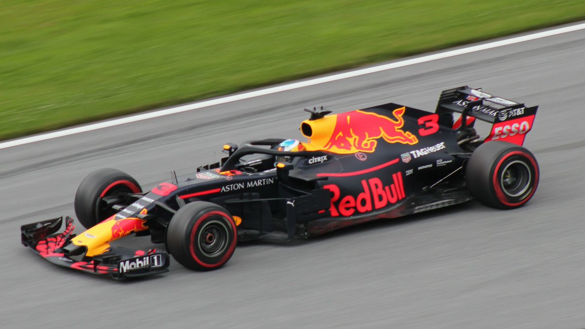 wayneyap's tweet photo. In 2004, Red Bull bought a failing Formula 1 team for just $1.

Yes, ONE dollar. Critics called it a desperate PR stunt.

But today Red Bull Racing have won 6 Constructors' Championships and that $1 deal is now a $3.5 billion empire.

Here’s the full story: 🧵 https://t.co/exevm6iiAX