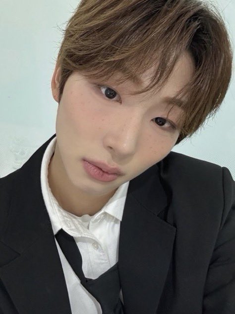 BDUFRANCE's tweet photo. 📸 | TWITTER

⟩ #MINSEO :  Biyu ~ C’est un cadeau !🎁 🍀

#BDU #비디유 #KIMMINSEO #김민서 https://t.co/bTZ1KvgBjK