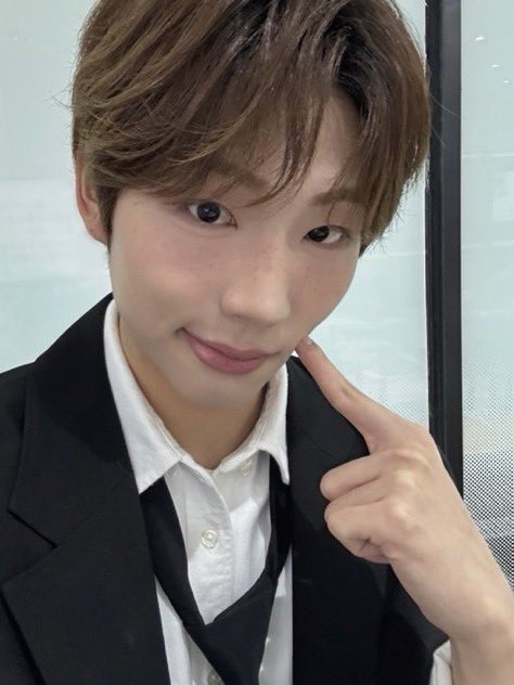 BDUFRANCE's tweet photo. 📸 | TWITTER

⟩ #MINSEO :  Biyu ~ C’est un cadeau !🎁 🍀

#BDU #비디유 #KIMMINSEO #김민서 https://t.co/bTZ1KvgBjK