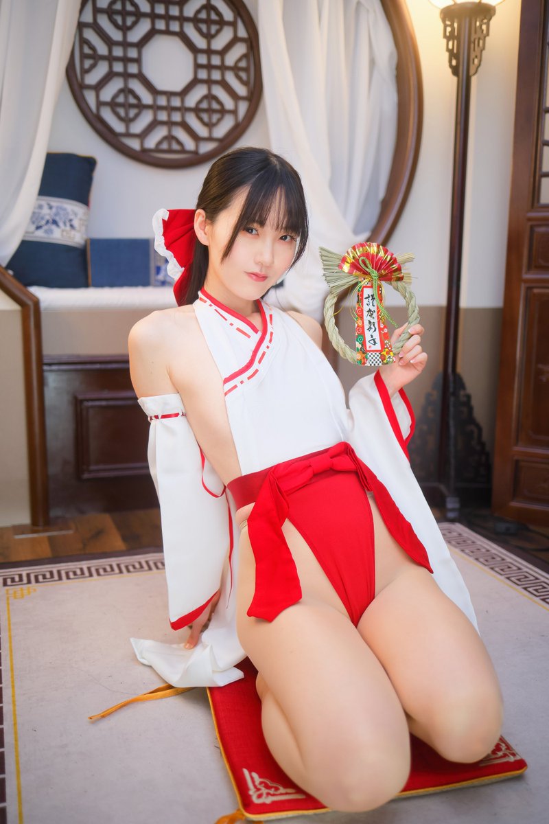 明日のコスROMコンプレックスの衣装は…
前半ハイレグ巫女、後半競泳タイツ(当日変更あり)の予定です❣️
15時頃にお着替えします(*'▽'*) https://t.co/G2dvR95mHb