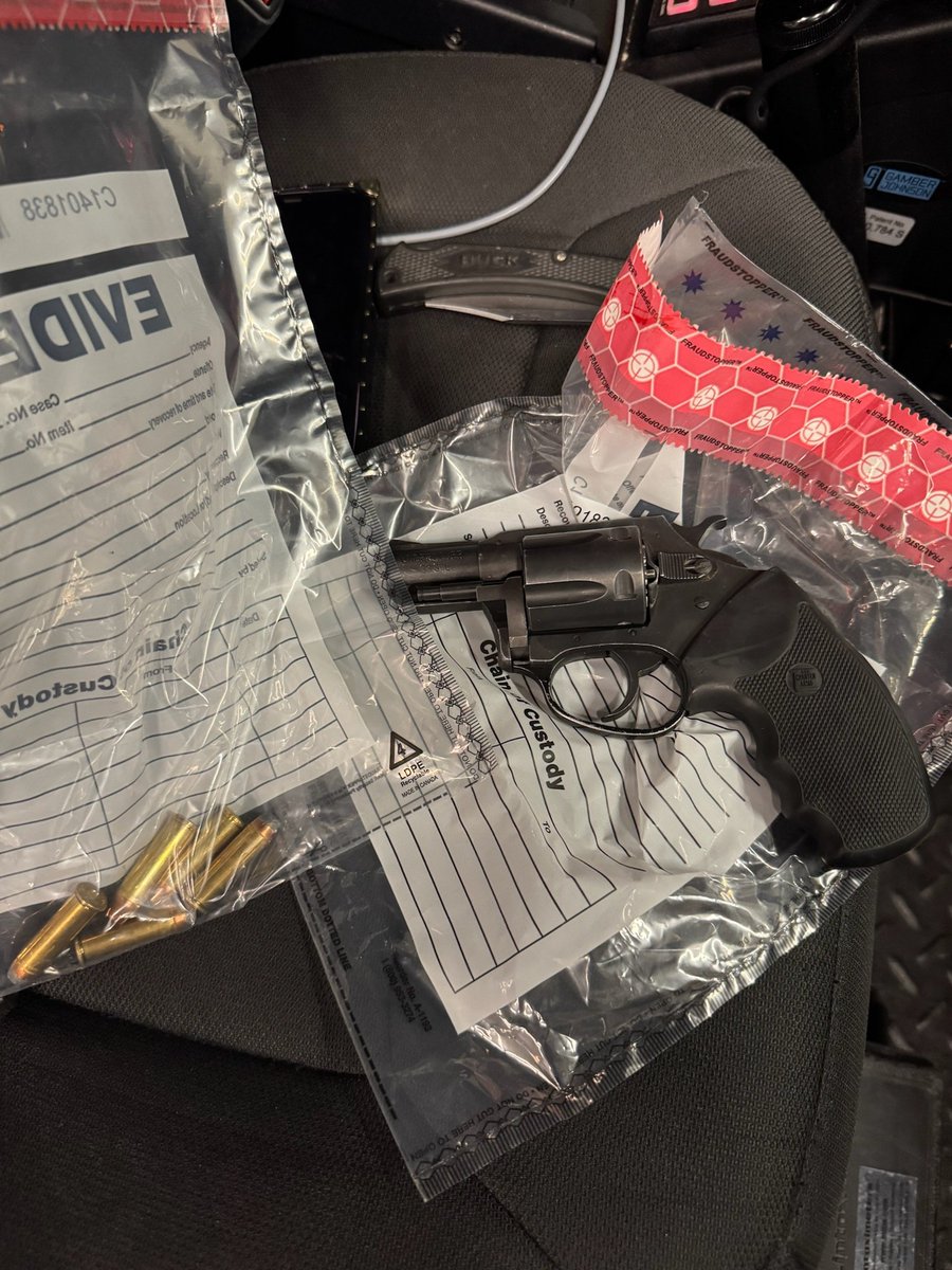 OfcFMatyja_PPD's tweet image. Gun and drugs.....stolen gun more exact...not on the streets of Papillion you say, photo for proof, nice stop by @OfcJacik_PPD with an assist from our K9 Rex. #cshift #crimeinpapillion