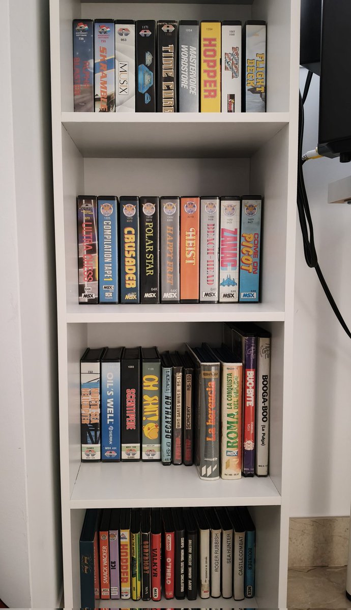 Tres cintas más que acaban de llegar gracias a <a href="/ferjimdel/">Fernando Jimenez</a> para hacer un total de 204. ¿Hay un ritual más mágico que cargar un juego en cinta? #MSX