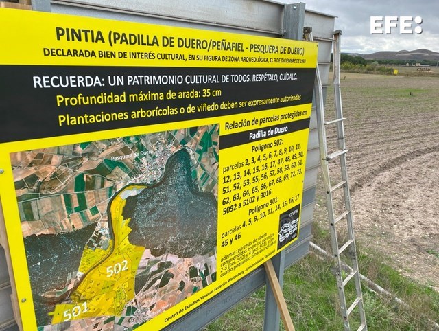 Un año del destrozo en Pintia: "Gran parte del yacimiento es irreparable e irrecuperable"

Una zanja de riego de unos 260 metros longitudinales excavada a toda prisa destruyó hace justo un año una gran parte del importante yacimiento del pueblo prerromano vacceo

✍️ Adrián Arias