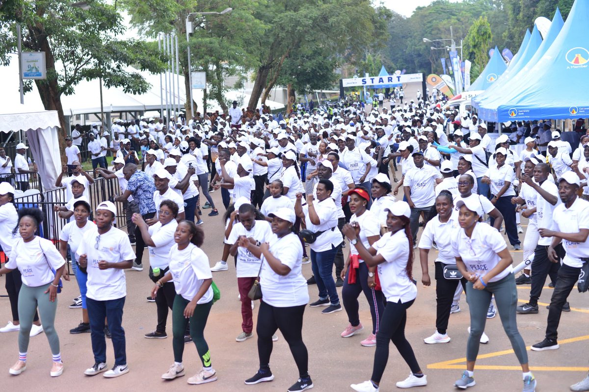 rct_nangabo's tweet photo. This morning we witnessed RI President Stephanie Urchick flagging off the Rotary Peace walk at the Makerere university, marking a significant step towards fostering peace and global understanding within our community.
#RotaryPeaceWalk | #RIPresidentsVisitsUG
@rotaryug https://t.co/uJExARNgxq