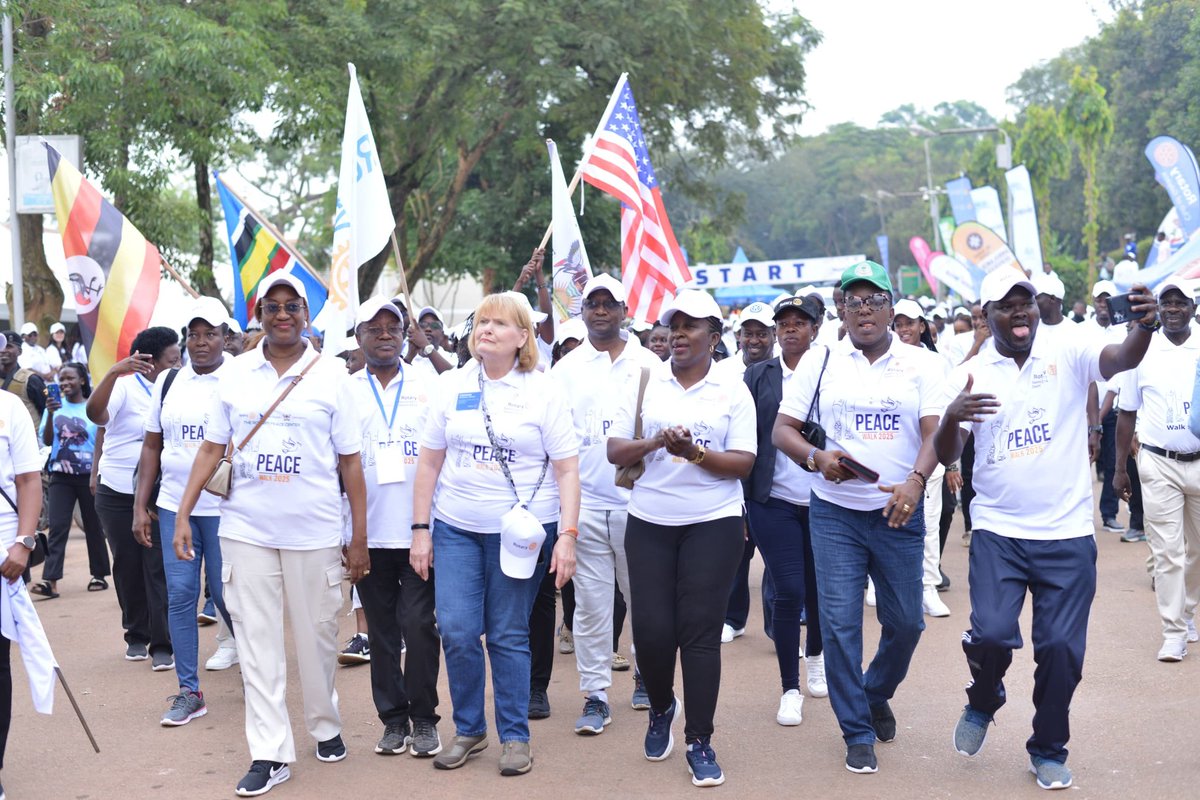 rct_nangabo's tweet photo. This morning we witnessed RI President Stephanie Urchick flagging off the Rotary Peace walk at the Makerere university, marking a significant step towards fostering peace and global understanding within our community.
#RotaryPeaceWalk | #RIPresidentsVisitsUG
@rotaryug https://t.co/uJExARNgxq