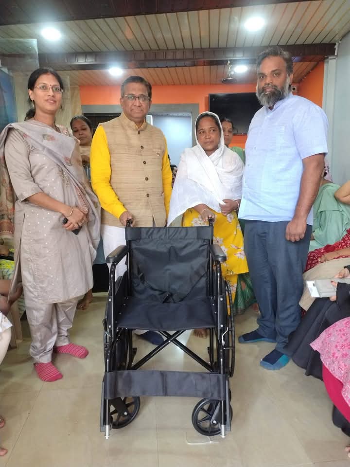 Prashant_M85's tweet photo. वार्ड क्रमांक 158 भाजपा एनजीओ सेल तर्फे श्री हेमांग जांगला जी (NGO Cell अध्यक्ष, मुंबई)यांच्या उपस्थितीत स्थानिक रहिवासी यांना Wheel-chair उपलब्ध करून देण्यात आली. @Dev_Fadnavis @ShelarAshish @SanjayRupadhyay @BJP4Mumbai @BJP4Maharashtra @HemangJangla https://t.co/O88XMY0JQp