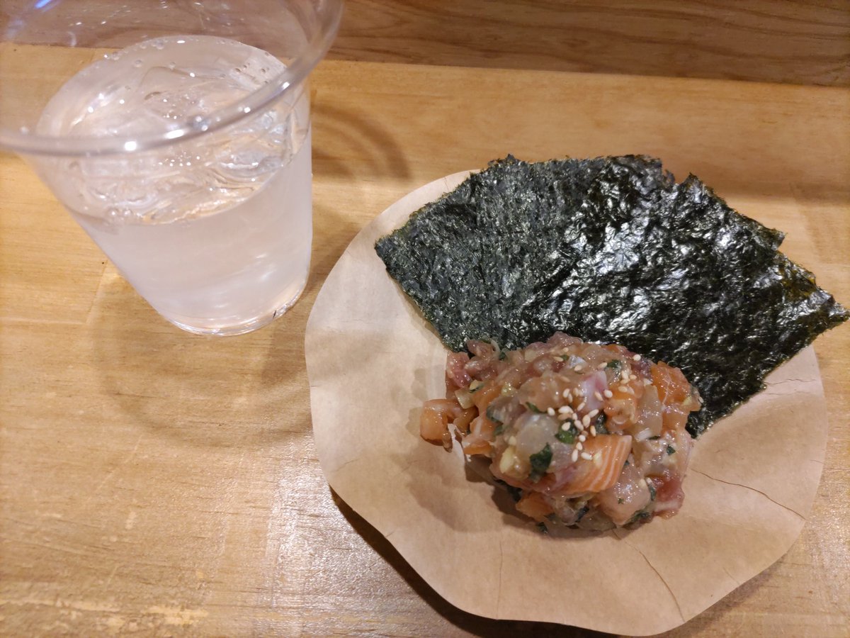 Ryu111273109's tweet photo. @bar_sorasoyo “海鮮なめろう”をチョイス!
4種の魚で作られた “なめろう”…、
コレだけで2杯、3杯とイケる!!
数量限定ですよ!
はよはよ行くことをオススメします!
#八幡西区
#黒崎
#ソラソーヨ
#立ち飲み
#StandingBar https://t.co/7HzGD6AECU