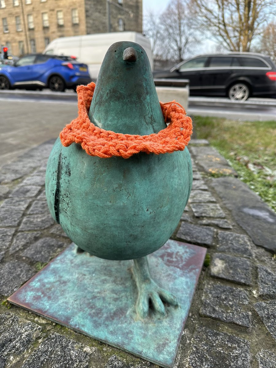 Keyboard_Piano's tweet photo. Awww… Only in #Edinburgh would someone take the time to make scarves for the #ElmRow pigeons!
Come along to @Keyboard_Piano and see a great selection of #Yamaha #Acoustic &amp; #Digital # Pianos. 
You can also say “Hello” to the pigeons! 🐦 https://t.co/BQrlaolBJ5