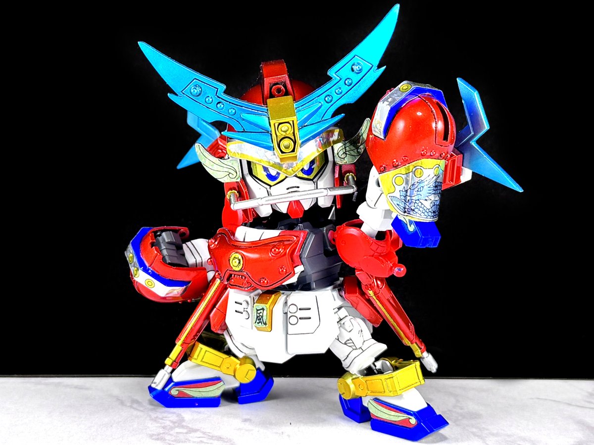 『武者真紅主／疾風の真紅主』完成しました。
HGガンダムマックスターを使用してSDCS体型の真紅主を製作しました。
軽装タイプから武者形態，龍の神具と風の鎧で新生四天王へと、真紅主の全形態を再現しています。
シャッフル同盟のHGにより、リファイン闘覇五人衆も間もなく揃いそうで楽しみです。