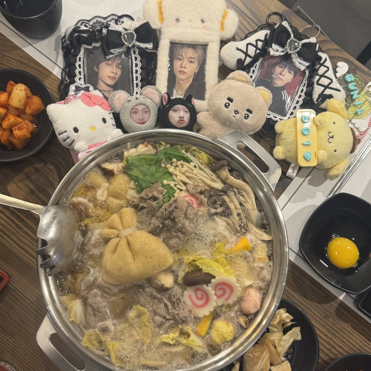 010626vls's tweet photo. 🍲🍥🥢

#악당들은_잘먹고_잘살아 https://t.co/myWOpmvNwg