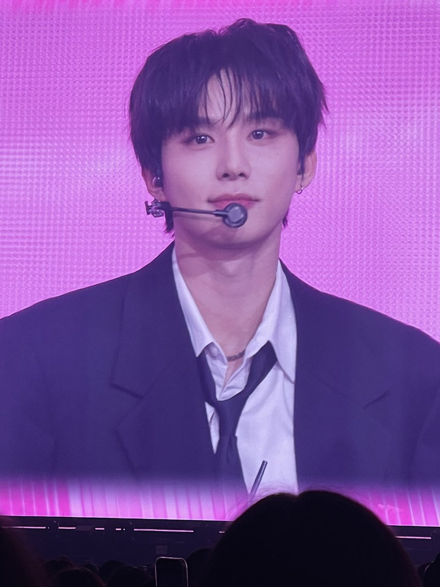 250111 SMTOWN concert
#정우

아니 존나 잘생김