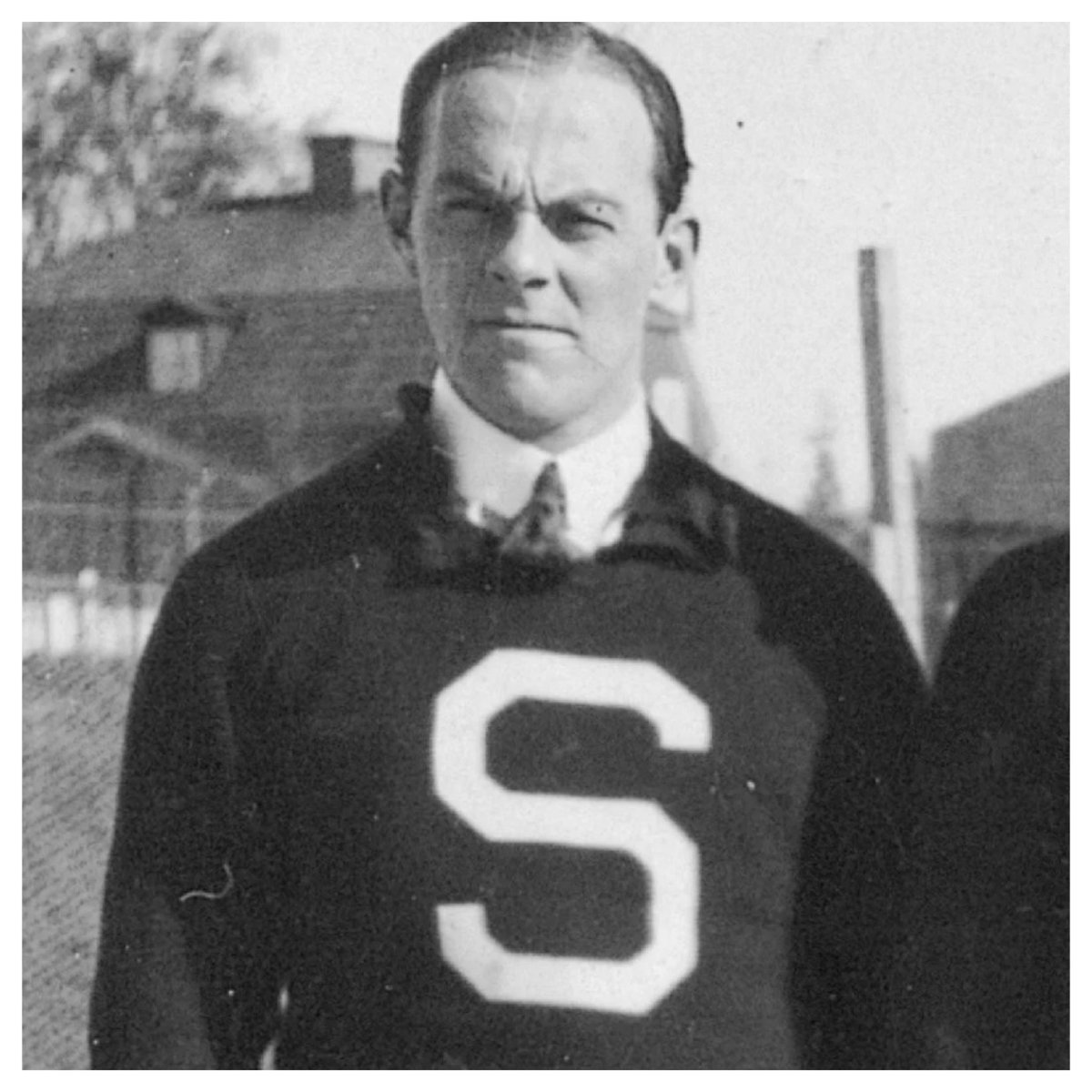 En stor dag. Mitt kära SSK fyller 100 år, det som började på Bergsjöns is 11 jan 1925 har gett sju SM-guld och numera hockeyallsvensk toppkamp. Idag hissas tröjor för Calle Aber o Sven Thunman, två av många hjältar, inför hemmamatchen i retrotröjor mot Tingsryd. Stort grattis!