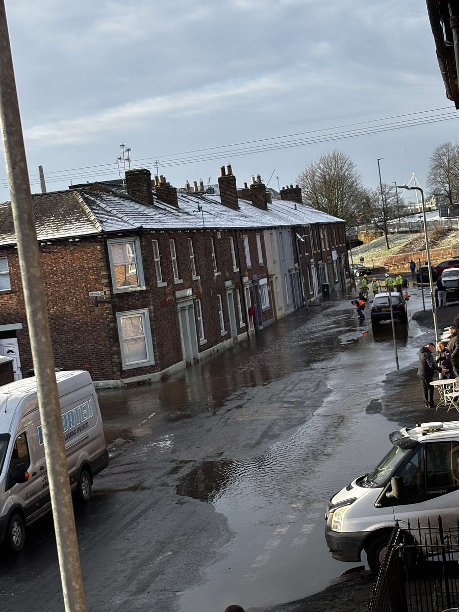 ⛔️ 🚨 CORPORATION ROAD, CARLISLE 🚨⛔️

Corporation Street and Peter Street #Carlisle flooded due to a burst water pipe. <a href="/CumbriaFire/">Cumbria Fire & Rescue Service</a> in attendance and road closed.

Posted: 10:38 hrs. <a href="/BBC_Cumbria/">BBC Cumbria</a> <a href="/CumbriaCrack/">Cumbria Crack</a> <a href="/CRFMRadio/">CRFMRadio</a>