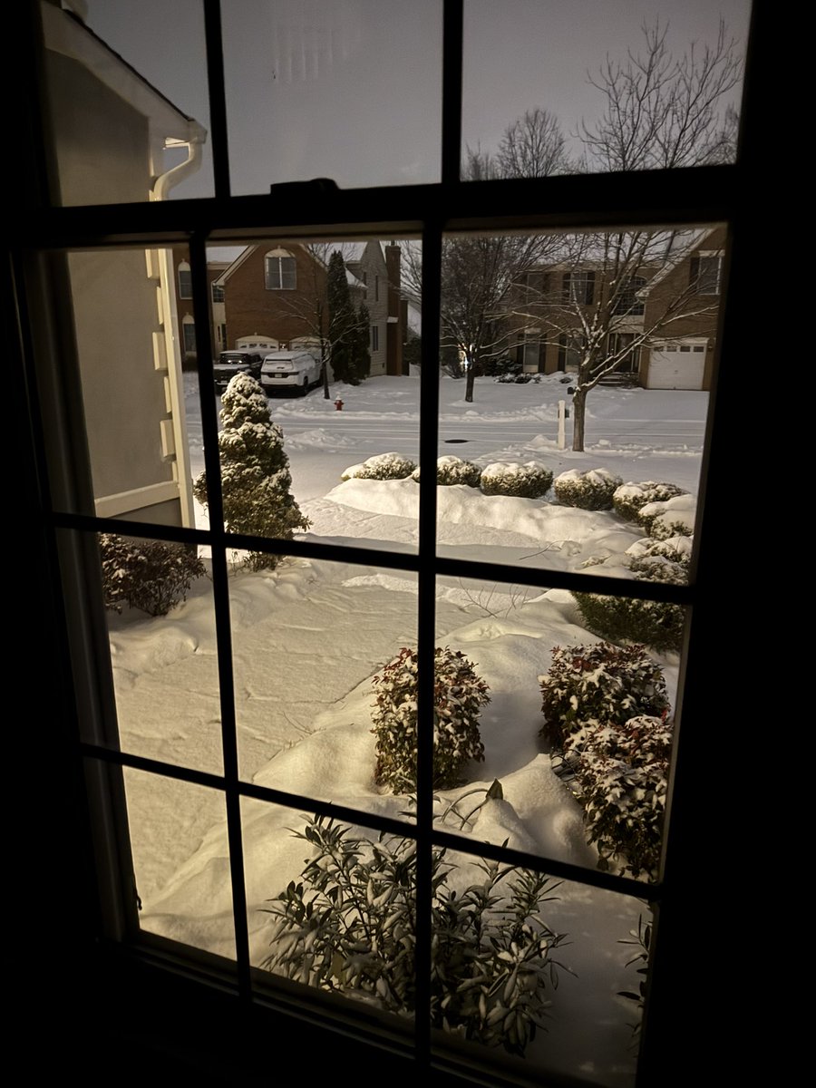 strangerpatrick's tweet image. 밤 새 눈이 내렸다.