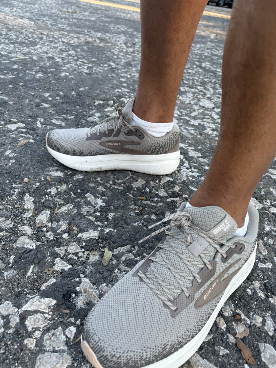 christufton's tweet image. Saturday morning 5Mile walk/run!
Thank you @brooksrunning for extra padding. 
#LetsKeepMoving!
🇯🇲