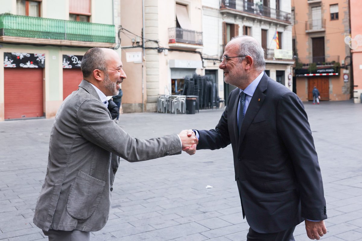 exteriorscat's tweet photo. Els @FonsUECat juguen un paper determinant en l’impuls de projectes educatius, científics, sanitaris, culturals o mediambientals

El conseller @jduch n’ha parlat amb l’alcalde de Manresa, @marc_aloy, en la seva visita a l’@ajmanresa, on han estudiat com reforçar sinergies a la UE https://t.co/BQxVkNGvvd