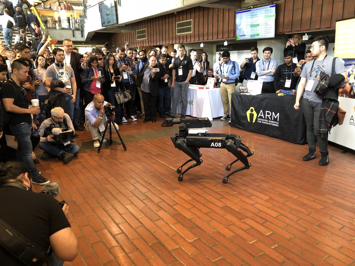 junzengx14's tweet photo. Recently found a photo taken by my iPhone 5s many years ago at TechCrunch, the field has evolved so fast for the past few years. 🧐 https://t.co/JKKbEGjAXv