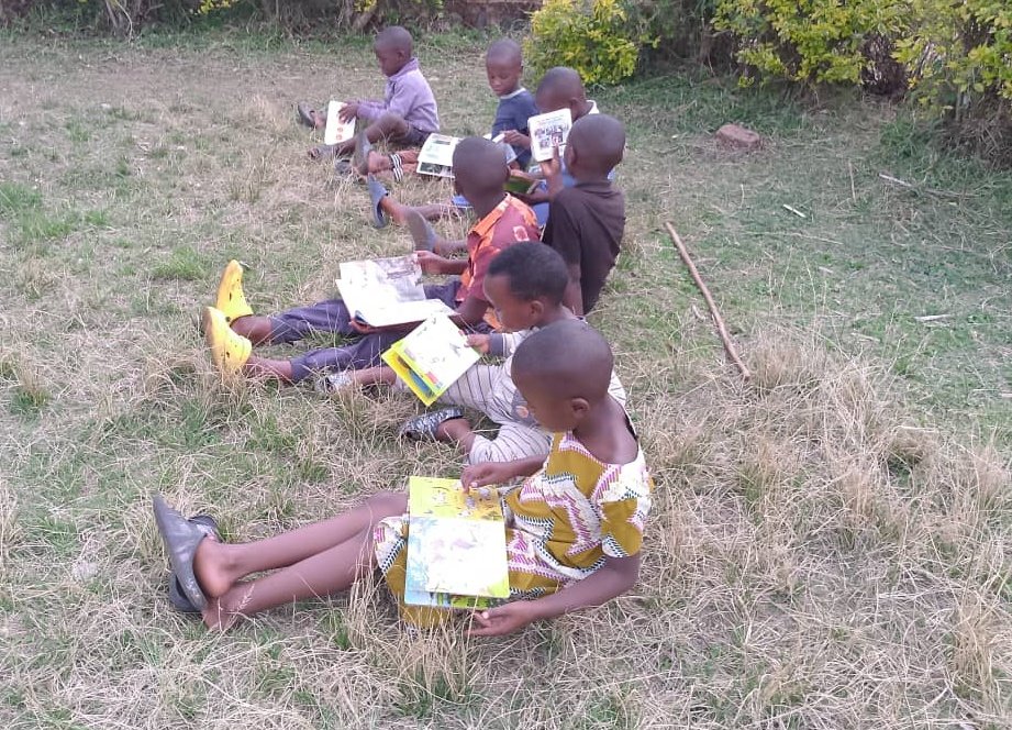 IVOMO4's tweet image. Ivomo Community Library: Nurturing the culture of reading and giving a good space for adults to wind down in books as they fetch more knowledge. #communitylibrary #open #kinyagaheritage