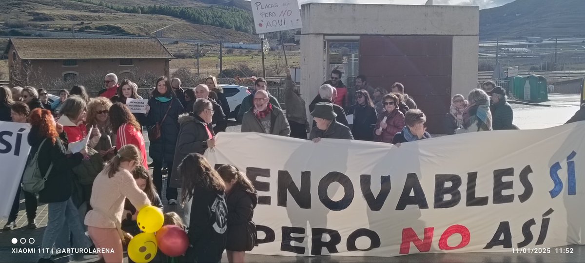 EFEverde's tweet photo. Protesta en Medinaceli contra un parque fotovoltaico de 87 hectáreas que afectará a zonas de interés ambiental (IBA, ZEPA, Red Natura 2000) https://t.co/5XWAQYCYQl… #natura2000 #iba #zec @mitecogob https://t.co/FZt1JkkSTe