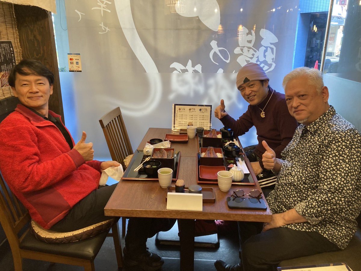 50TRK's 2025年初リハ！
まずは恒例の鰻屋からスタート。
そして、2025年の新プロジェクトのためにゲストシンガー、たむらもとこさん <a href="/tamuramotoco/">たむらもとこ</a> をお招きして、リハーサル。
いい雰囲気でリハを終えました！
新しいプロジェクトはそのうちまた報告いたします！