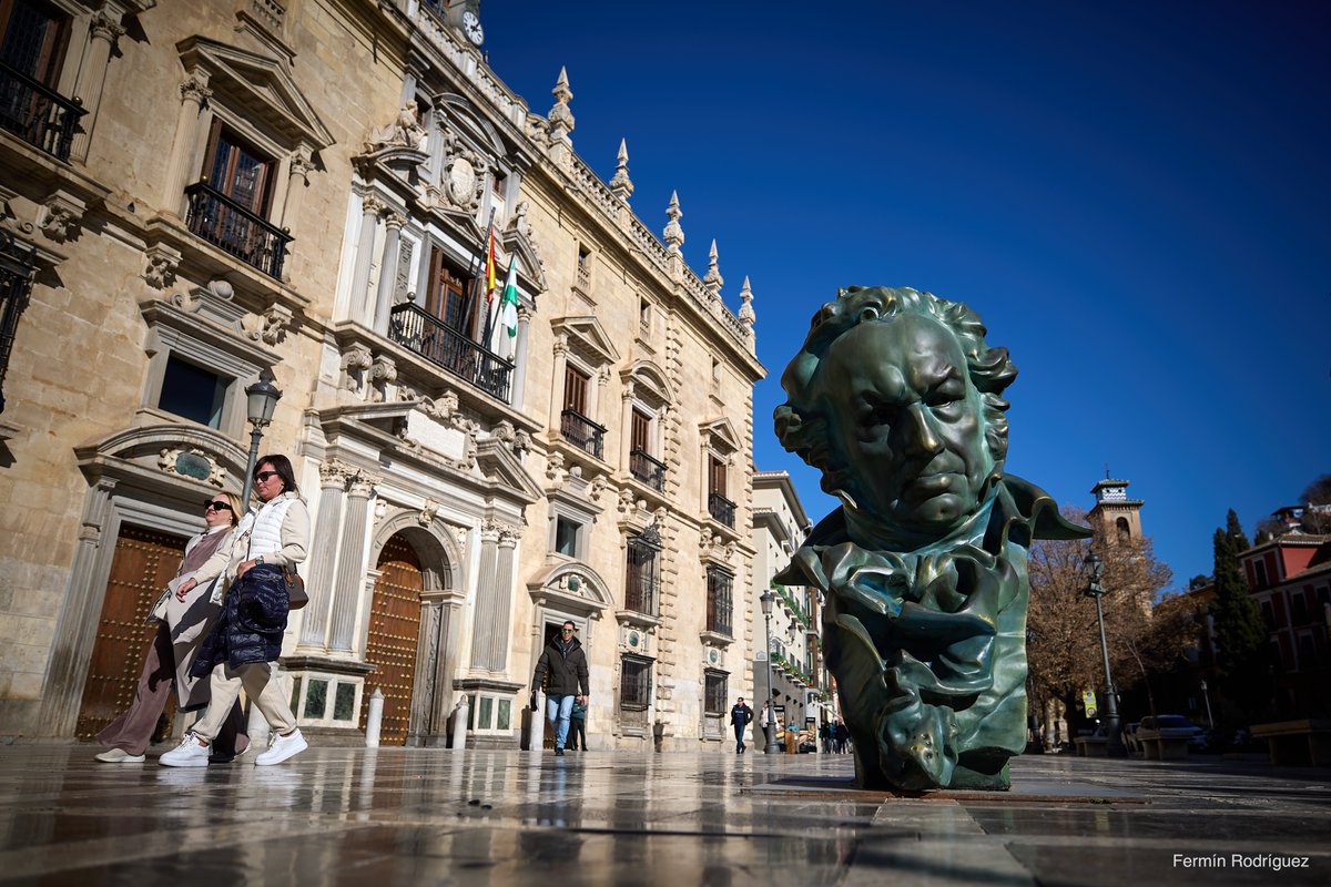 Ferminius's tweet photo. 📷 Un cabezón anda suelto por Granada... 

#Goya2025 https://t.co/lhnOkc7kpd