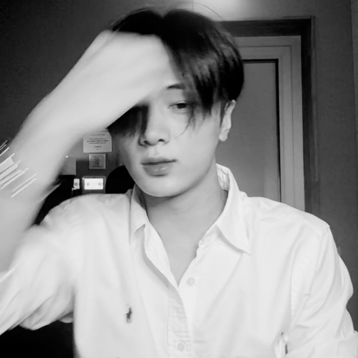 sparklingjay_'s tweet photo. ISTG STOP BRUSHING YOUR HAIR https://t.co/ZswuuT0w8D