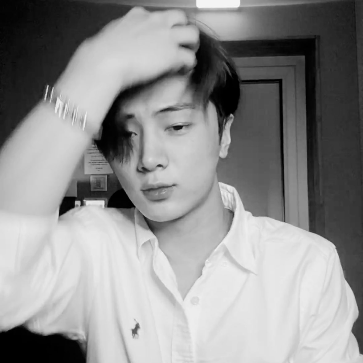 sparklingjay_'s tweet photo. ISTG STOP BRUSHING YOUR HAIR https://t.co/ZswuuT0w8D